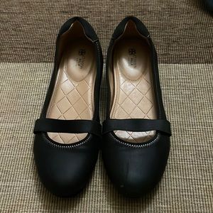 BLACK flats